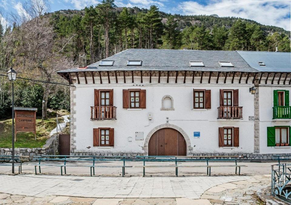 Albergue De Canfranc Estacion Bagian luar foto