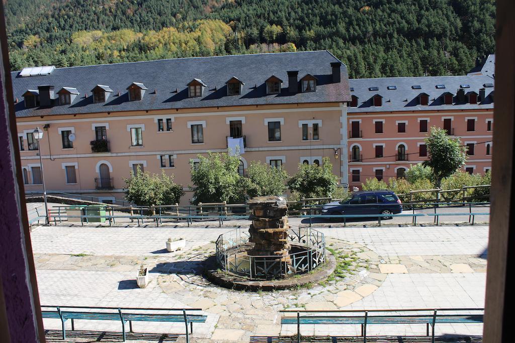 Albergue De Canfranc Estacion Ruang foto