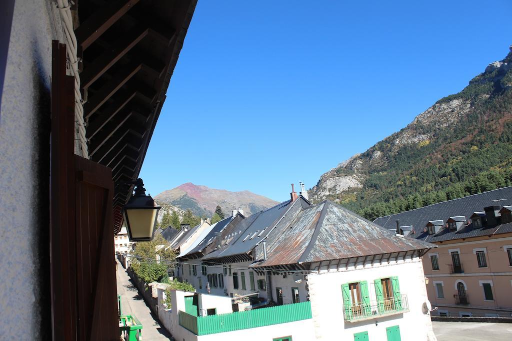 Albergue De Canfranc Estacion Ruang foto